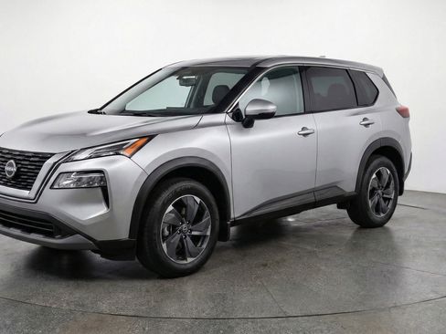Used 2025 Nissan Rogue SV FWD image 3