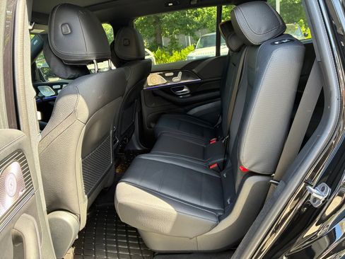 Used 2025 Mercedes-Benz GLS 580 4MATIC image 34