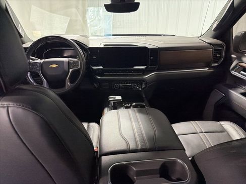 Certified 2024 Chevrolet Silverado 1500 High Country w/ Technology Package AWD/4WD image 3