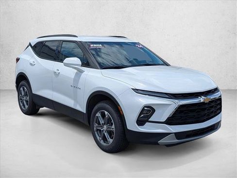 Used 2024 Chevrolet Blazer LT w/ Convenience Package FWD image 3