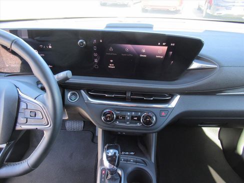 Used 2024 Buick Envista Preferred w/ Convenience I Package image 19