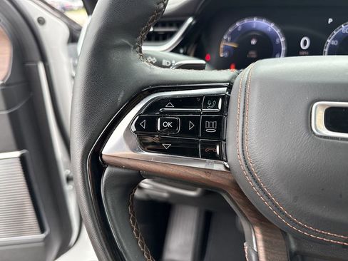 Used 2022 Jeep Grand Cherokee Summit w/ Luxury Tech Group V AWD/4WD image 18