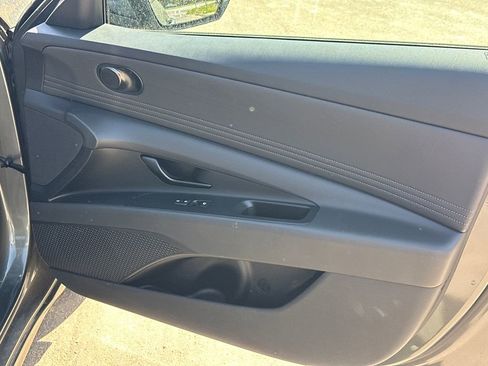 Used 2025 Hyundai Elantra Sport image 14