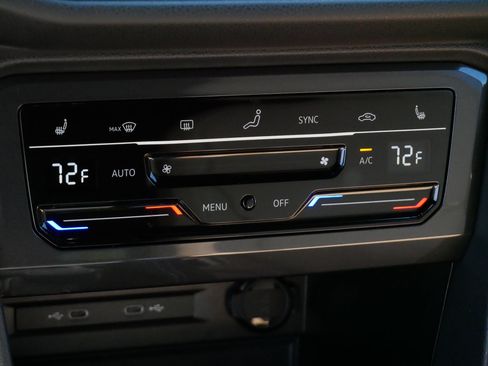 Certified 2024 Volkswagen Tiguan SE AWD/4WD image 23