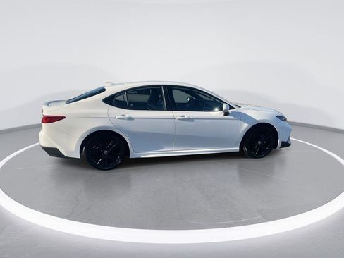 Used 2025 Toyota Camry SE image 9