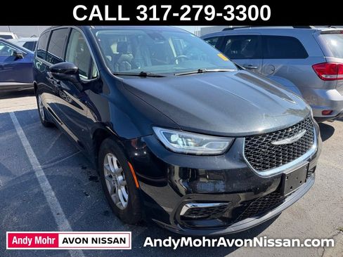 Used 2023 Chrysler Pacifica Touring-L FWD image 1