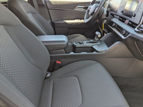 Certified 2024 Kia Sportage LX image 9
