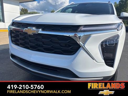 New 2025 Chevrolet Trax LT w/ Sunroof Package image 8