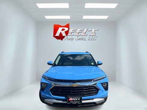Used 2024 Chevrolet TrailBlazer LT w/ Convenience Package AWD/4WD image 2