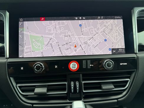 Certified 2026 Porsche Macan AWD/4WD image 27