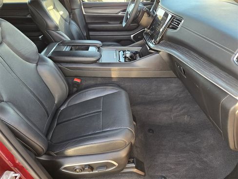 Used 2023 Jeep Wagoneer L Series II image 17