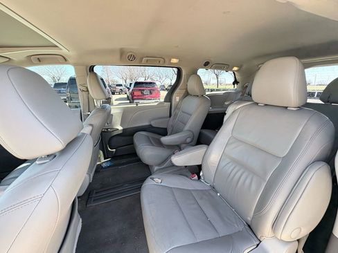 Used 2015 Toyota Sienna XLE w/ XLE Navigation Package image 7