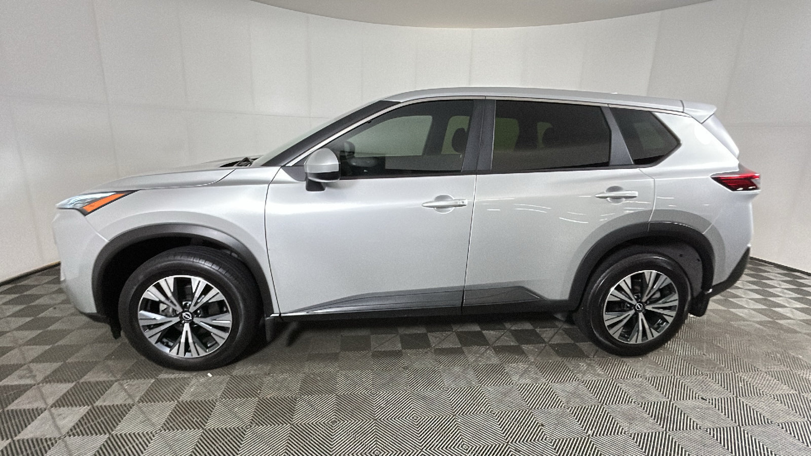 Used 2023 Nissan Rogue SV FWD image 7