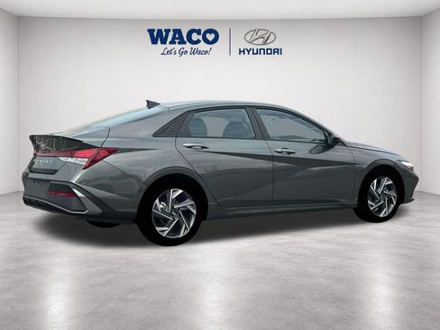 Used 2025 Hyundai Elantra Sport FWD image 8