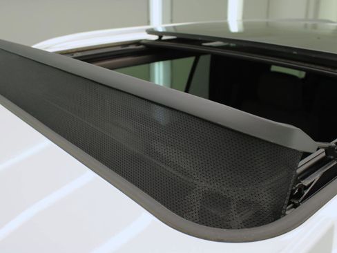 Used 2022 GMC Yukon SLT w/ SLT Premium Package image 25