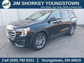 Used 2024 GMC Terrain SLT image 1