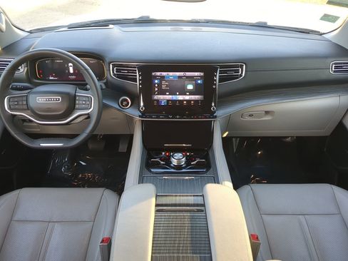 Used 2024 Jeep Wagoneer Series III image 15