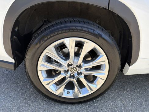 Used 2022 Toyota Highlander Limited image 17