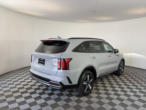 Certified 2023 Kia Sorento EX w/ Panoramic Sunroof Package FWD image 11