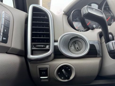 Used 2011 Porsche Cayenne image 18