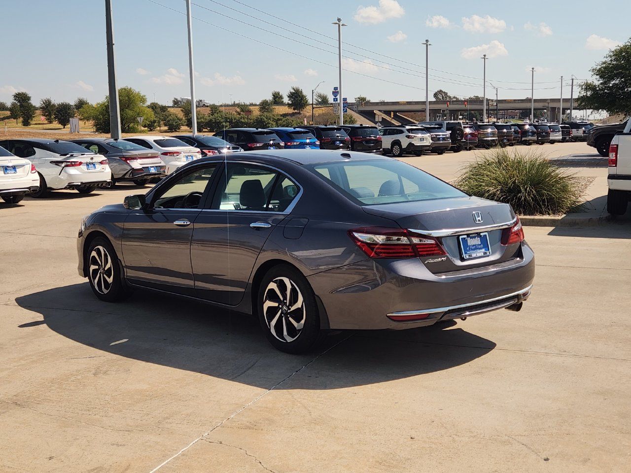 Used 2017 Honda Accord EX image 5