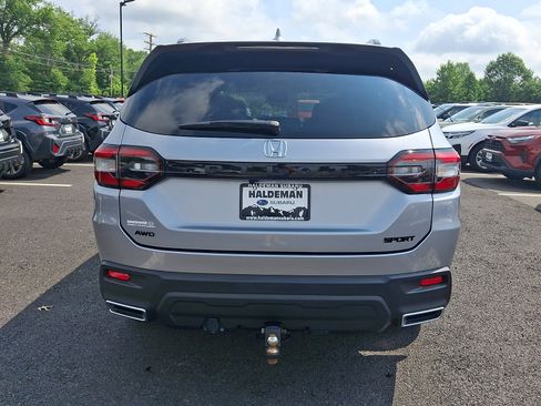 Used 2023 Honda Pilot Sport image 6