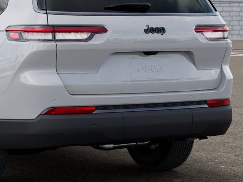 New 2026 Jeep Grand Cherokee L 2WD image 13