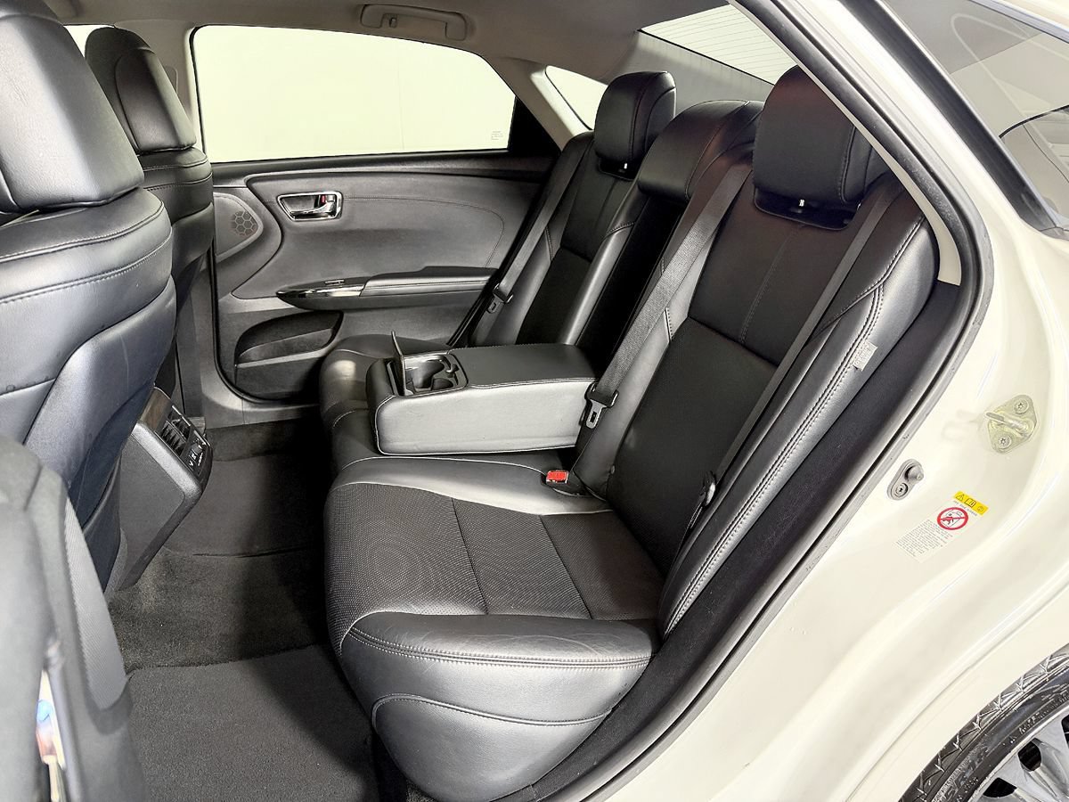 Used 2016 Toyota Avalon Limited FWD image 38