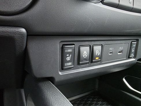 Used 2024 Nissan Frontier SV w/ Technology Package image 21