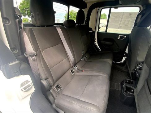 Used 2023 Jeep Gladiator Sport AWD/4WD image 17