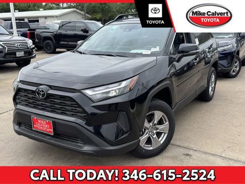 Used 2025 Toyota RAV4 XLE image 1