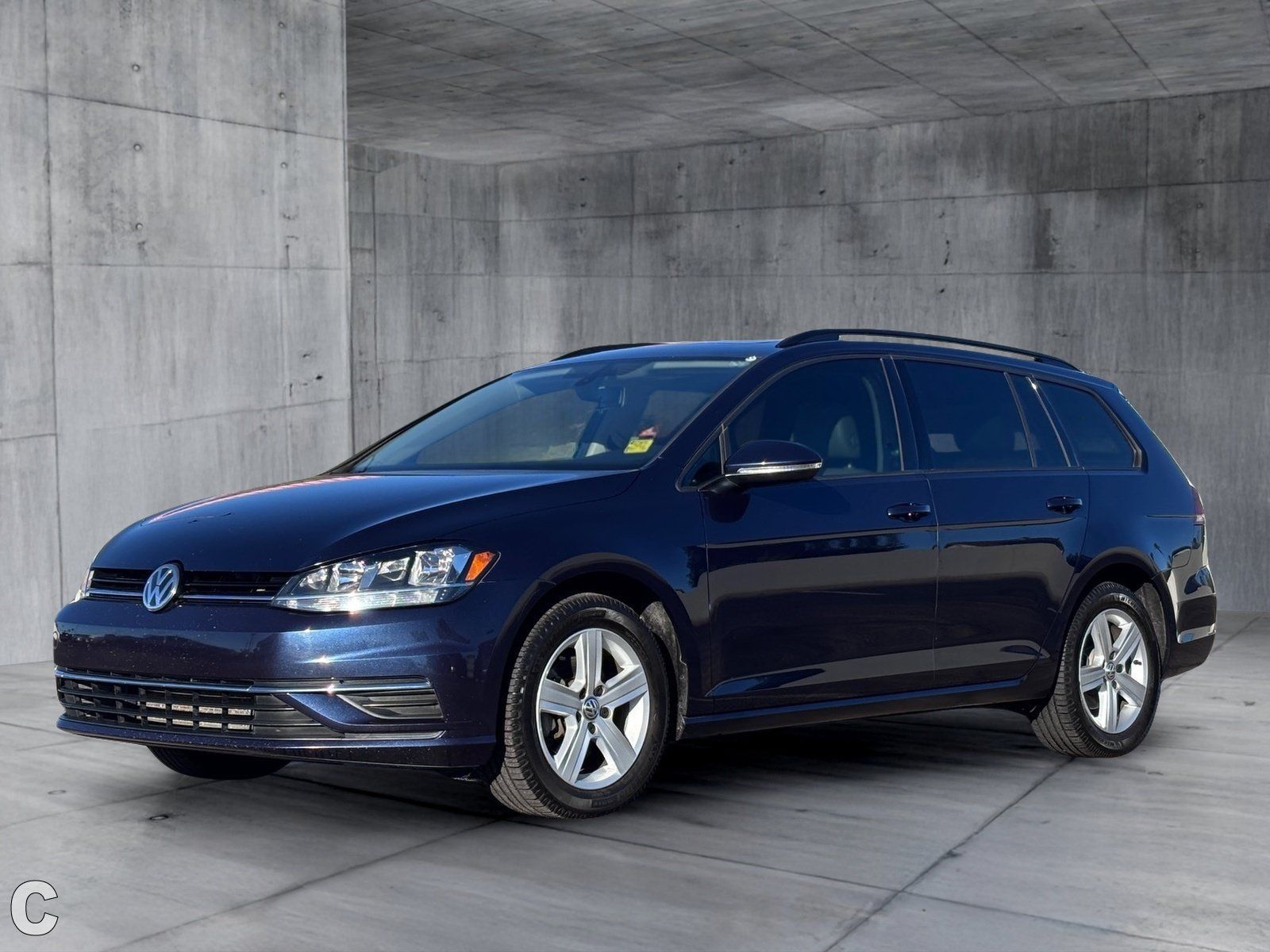 Used 2018 Volkswagen Golf SE FWD image 2