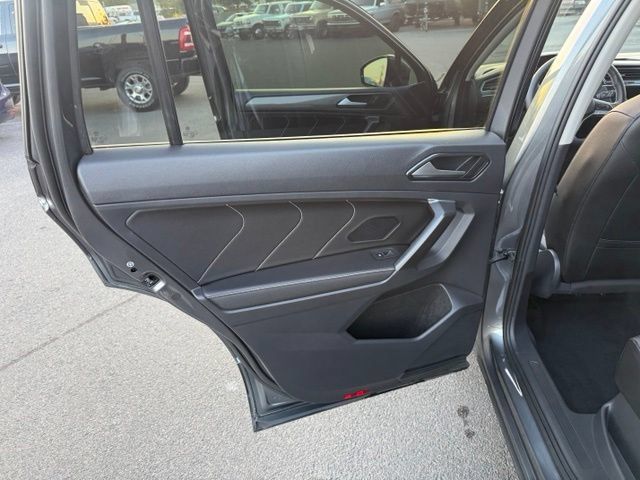 Used 2022 Volkswagen Tiguan SE AWD/4WD image 18