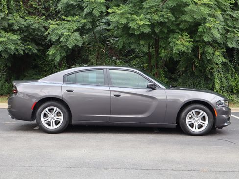 Used 2022 Dodge Charger SXT RWD image 10