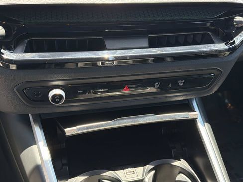 Used 2025 BMW 330i Sedan w/ Convenience Package RWD image 22