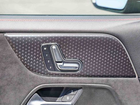 Used 2024 Mercedes-Benz EQB 300 4MATIC image 22