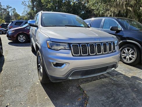 Used 2017 Jeep Grand Cherokee Limited w/ Luxury Group II image 4