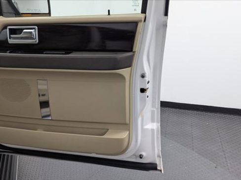 Used 2017 Lincoln Navigator Reserve image 22