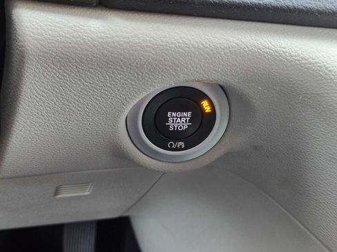 Used 2023 Chrysler Voyager LX FWD image 19