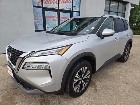 Used 2023 Nissan Rogue SV AWD/4WD image 3