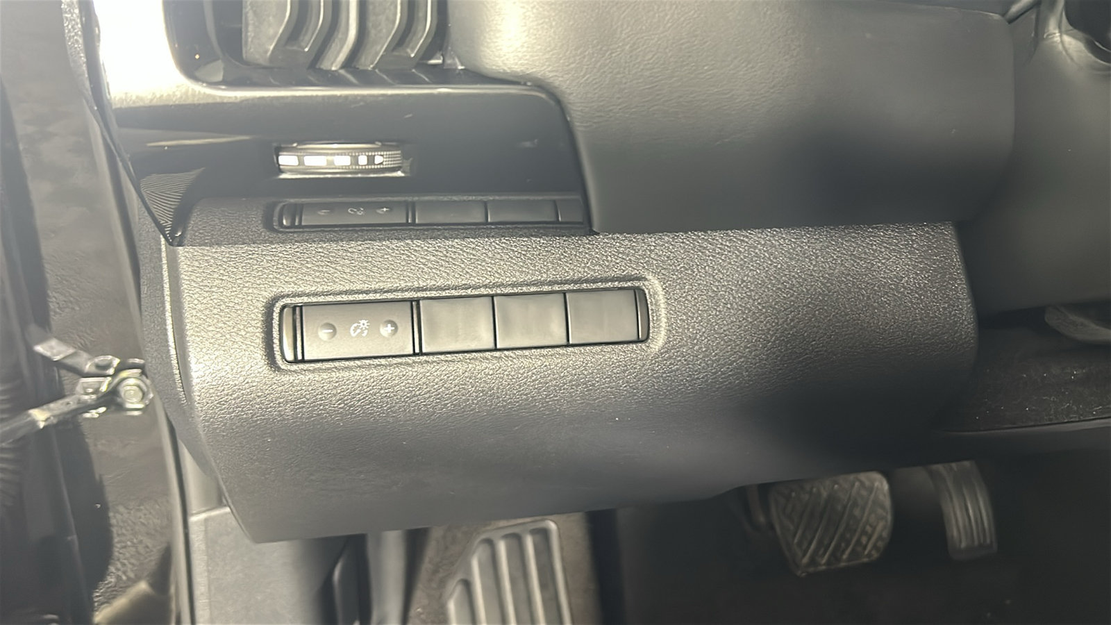 Used 2024 Nissan Pathfinder S AWD/4WD image 24