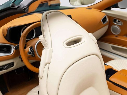 Used 2023 Aston Martin DB11 Volante image 38