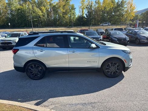Used 2022 Chevrolet Equinox RS w/ RS Leather Package image 20