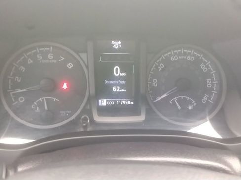 Used 2016 Toyota Tacoma TRD Off-Road w/ Premium & Technology Package image 16