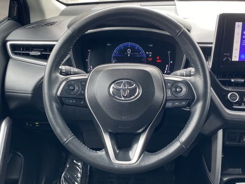 Certified 2024 Toyota Corolla Cross XLE w/ Convenience Package FWD image 16