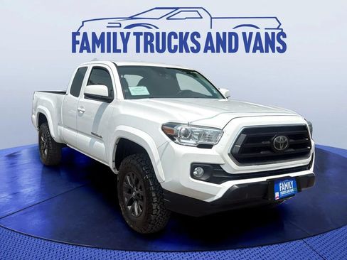 Used 2020 Toyota Tacoma SR5 AWD/4WD image 7