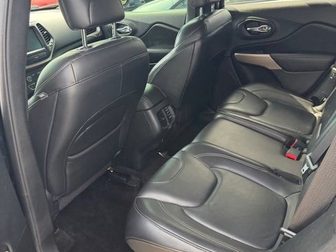 Used 2017 Jeep Cherokee Limited AWD/4WD image 8