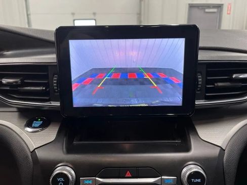 Used 2020 Ford Explorer XLT w/ Equipment Group 202A AWD/4WD image 25