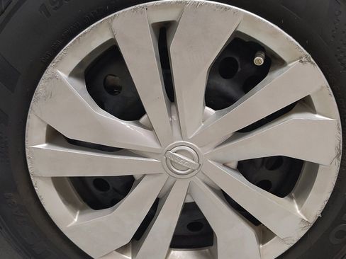 Used 2024 Nissan Versa S w/ Trunk Package FWD image 31