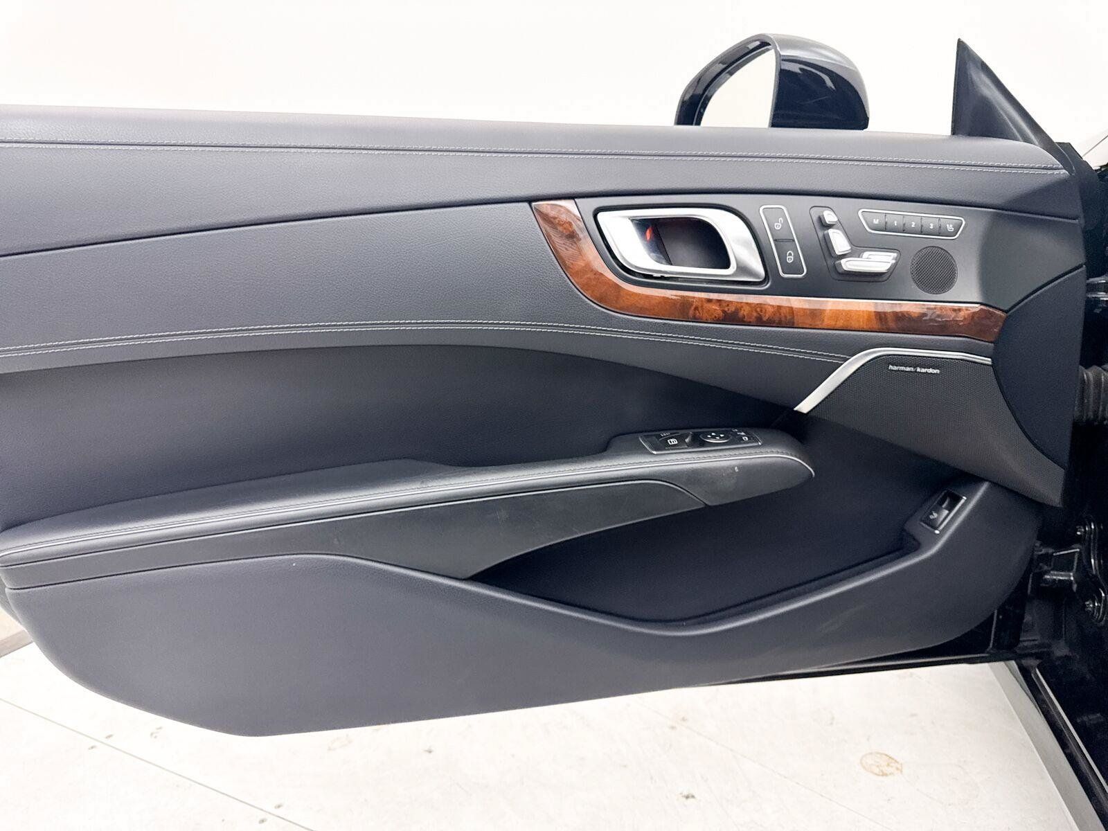Used 2015 Mercedes-Benz SL 550 image 30